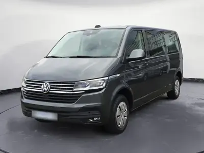 Usado VW Caravelle Comfortline 150 CV (110 kW) 2022 Gris Van