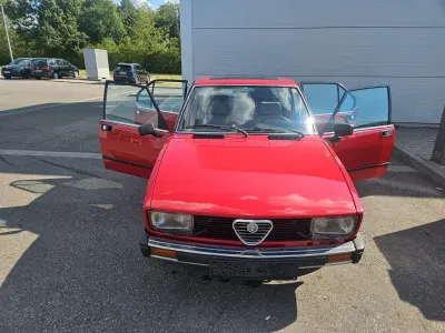 Gebraucht Alfa Romeo Alfetta 132 PS (97 kW) 1982 Rot Limousine