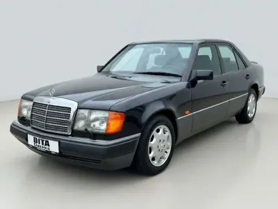 Gebraucht Mercedes E200 122 PS (89 kW) 1992 Schwarz Limousine