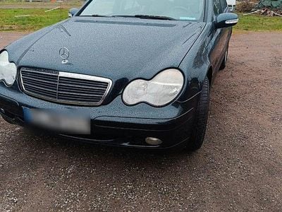 Używany Mercedes C180 Classic 143 KM (105 kW) 2003 Czarny Kombi
