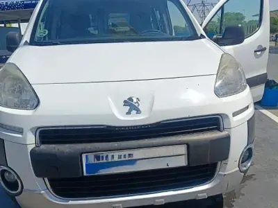 Gebraucht Peugeot Partner 101 PS (74 kW) 2015 Weiß Van / Kleinbus