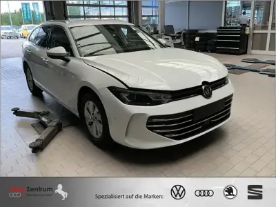 Gebraucht VW Passat Business 150 PS (110 kW) 2024 Pure white Kombi