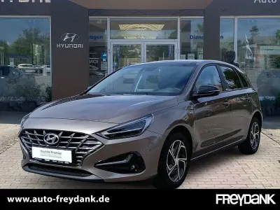 Używany Hyundai i30 159 KM (116 kW) 2021 Brązowy Sedan/Limuzyna