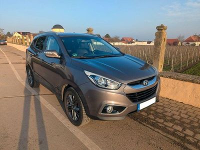 Braun Gebraucht 2015 Hyundai ix35 Premium SUV | 12.450 € (Fairer Preis)