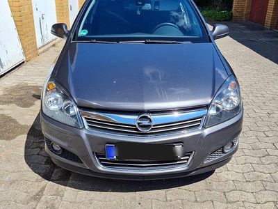 Gebraucht Opel Astra Edition 116 PS (85 kW) 2010 Silber Kombi