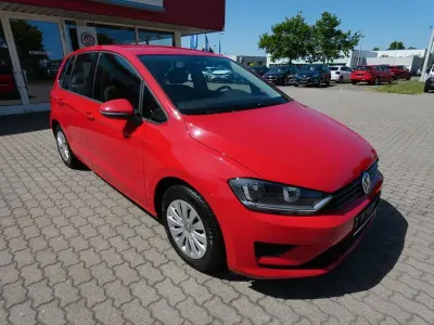 Używany VW Golf Sportsvan 86 KM (63 kW) 2015 Czerwony Minivan