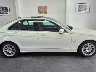 Gebraucht Mercedes C200 Elegance 184 PS (135 kW) 2009 Weiß Limousine