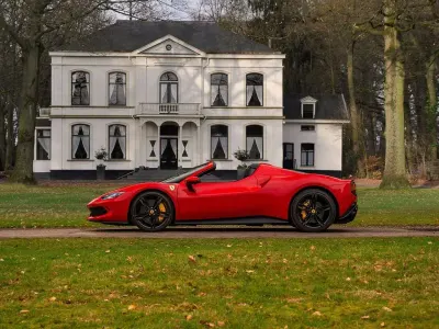 Nouă Ferrari 296 2026 Roșu Cabrio