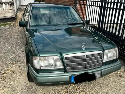 Gebraucht Mercedes E300 136 PS (100 kW) 1993 Grün Limousine