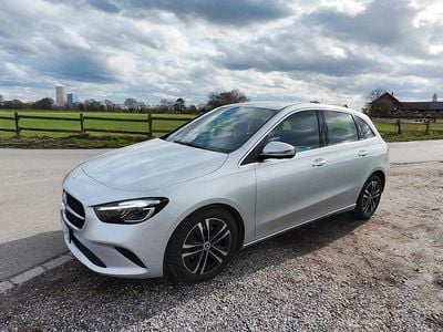 Gebraucht Mercedes B200 Progressive 163 PS (119 kW) 2023 Silber Van / Kleinbus