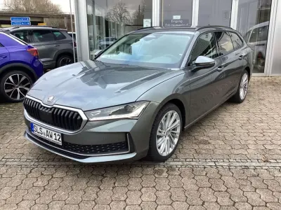Gebraucht Skoda Superb 193 PS (141 kW) 2024 Graphitegrau metallic Kombi