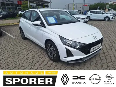 Gebraucht Hyundai i20 Trend 101 PS (74 kW) 2024 Atlas white Kleinwagen