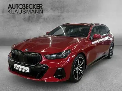 Gebraucht BMW 540 M Sport 303 PS (222 kW) 2025 Rot Kombi