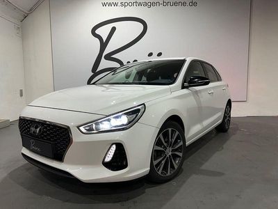 Polar white Gebraucht 2017 Hyundai i30 Intro Edition Limousine | 8.990 € (Fairer Preis)