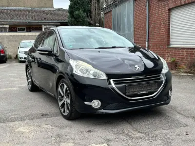 Gebraucht Peugeot 208 Allure 120 PS (88 kW) 2015 Lackierung schwarz perla nera Kleinwagen