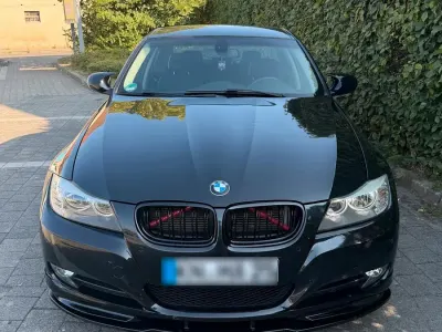 Gebraucht BMW 320 170 PS (125 kW) 2011 Schwarz Limousine