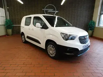Używany Opel Combo Edition 131 KM (96 kW) 2021 Biały Minivan