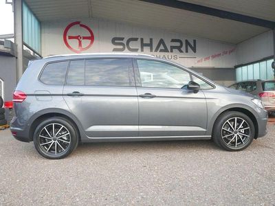 Grau Gebraucht 2019 VW Touran IQ Drive Van / Kleinbus | 21.600 € (Fairer Preis)