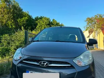 Gebraucht Hyundai i10 69 PS (50 kW) 2011 Schwarz Kleinwagen
