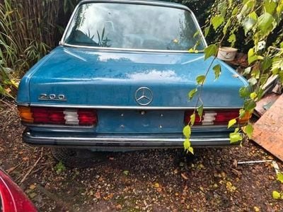 Brugt Mercedes 200 94 HK (69 kW) 1979 Blå Sedan