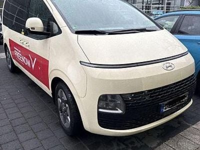 Gebraucht Hyundai Staria 177 PS (130 kW) 2024 Schwarz Van / Kleinbus