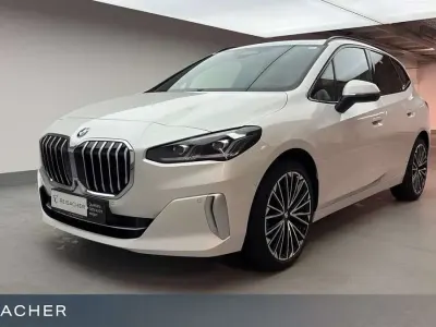 Gebraucht BMW 220 Active Tourer Luxury Line 156 PS (114 kW) 2022 Mineralweiß metallic Van / Kleinbus