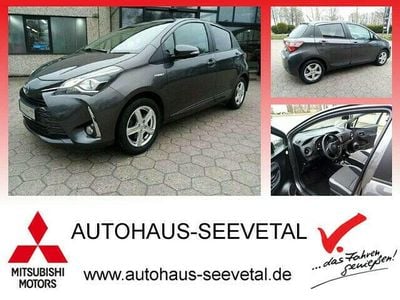 Gebraucht Toyota Yaris Hybrid Club 101 PS (74 kW) 2019 Grau Limousine