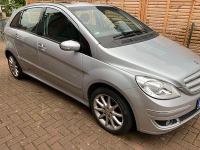 Mercedes B200