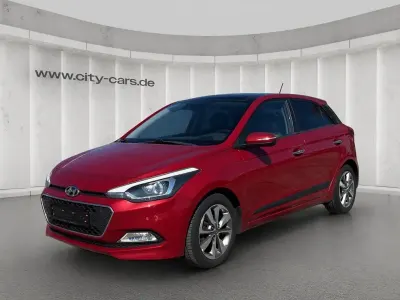 Gebraucht Hyundai i20 Style 110 PS (80 kW) 2015 Rot Limousine