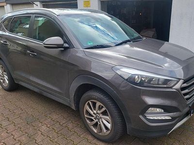 Gebraucht Hyundai Tucson 132 PS (97 kW) 2017 Grau SUV