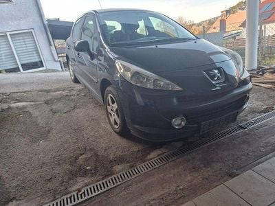 Gebraucht Peugeot 207 Urban Move 95 PS (69 kW) 2008 Schwarz Limousine