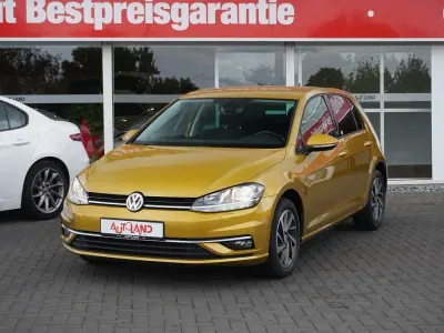 Gebraucht VW Golf VII Comfortline 110 PS (80 kW) 2017 Gelb Limousine