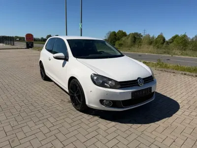 Gebraucht VW Golf VI Team 122 PS (89 kW) 2011 Weiß Kleinwagen