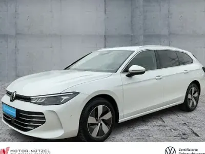 Gebraucht VW Passat Business 150 PS (110 kW) 2025 Oryxweiß perlmutteffekt Kombi