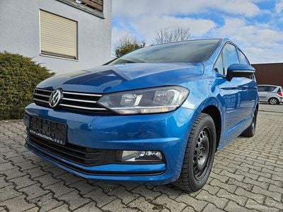 Blau Gebraucht 2017 VW Touran Comfortline Van / Kleinbus | 12.888 € (Guter Preis)