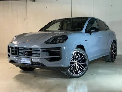 Neu Porsche Cayenne E-Hybrid Coupe Black Edition 470 PS (345 kW) 2026 Arktikgrau SUV