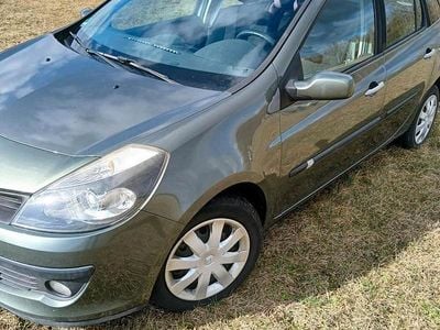 Gebraucht Renault Clio GrandTour 101 PS (74 kW) 2008 Grün Kombi