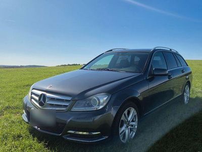Gebraucht Mercedes C220 Avantgarde 170 PS (125 kW) 2014 Grau Limousine