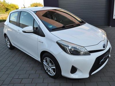 Gebraucht Toyota Yaris Hybrid Life 75 PS (55 kW) 2013 Weiß Kleinwagen