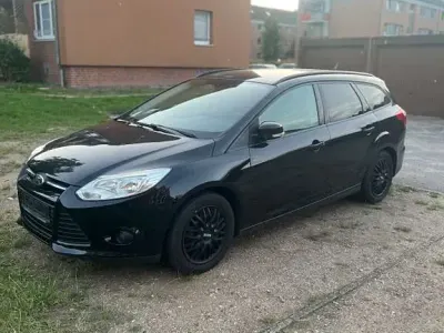 Gebraucht Ford Focus Business Edition 125 PS (91 kW) 2014 Schwarz Limousine