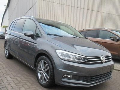 Grau Gebraucht 2018 VW Touran Comfortline Van / Kleinbus | 16.490 € (Guter Preis)