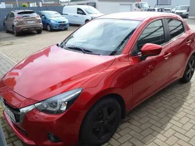 Gebraucht Mazda 2 Sports-Line 105 PS (77 kW) 2015 Rubinrot metallic Kleinwagen