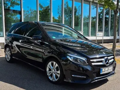 Gebraucht Mercedes B180 122 PS (89 kW) 2017 Schwarz Kleinwagen