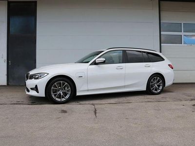 Gebraucht BMW 330e Advantage 292 PS (214 kW) 2021 Weiß Kombi