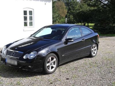 Gebraucht Mercedes C200 163 PS (119 kW) 2006 Schwarz Coupé