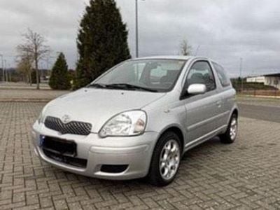 Usata Toyota Yaris 80 CV (58 kW) 2005 Argento Utilitaria