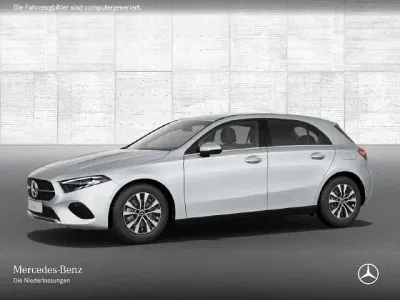 Gebraucht Mercedes A180 116 PS (85 kW) 2024 Silber Limousine