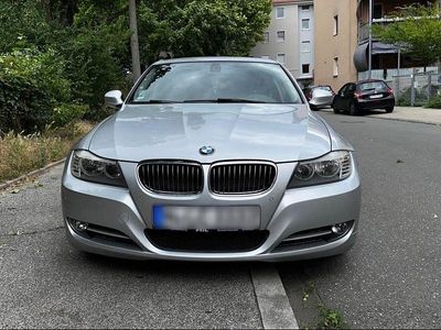 Gebraucht BMW 318 143 PS (105 kW) 2010 Silber Limousine