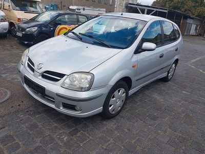 Nissan Almera Tino