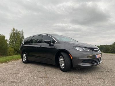 Grau Gebraucht 2017 Chrysler Pacifica Van / Kleinbus | 13.500 €